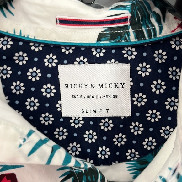 Men’s Floral Button-Up Shirt - Picture 2 of 4